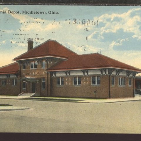 an old photo of a building